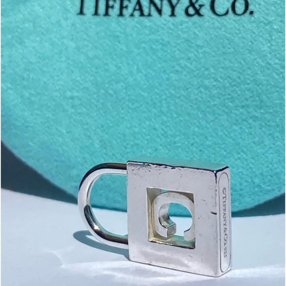 AUTH Rare vintage Tiffany & Co. Letter “C” padlock charm/pendant🔓 - Picture 13 of 16
